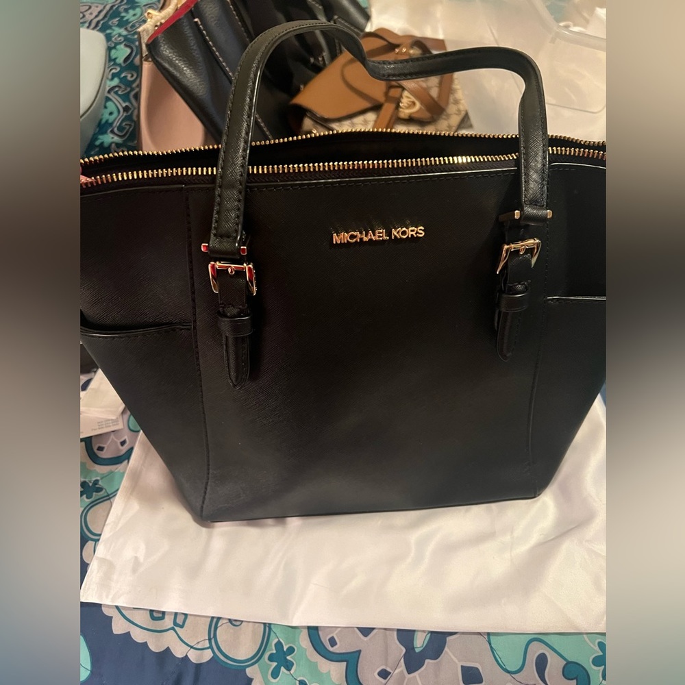 Used MK medium size shoulder bag